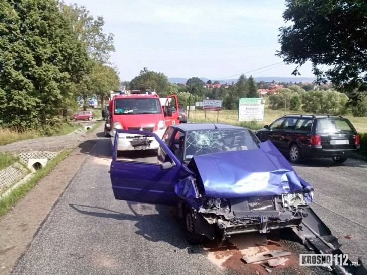 W Krośnie na ul. Bieszczadzkiej fiat uno uderzył w tył tira