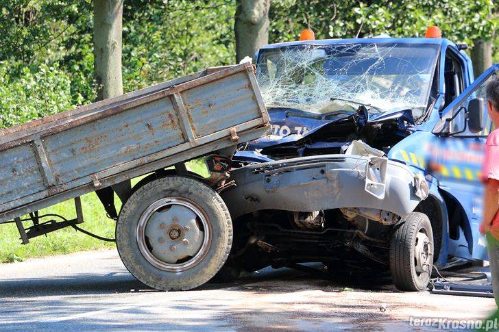 Wypadek w Starym Żmigrodzie, trzy osoby poszkodowane
