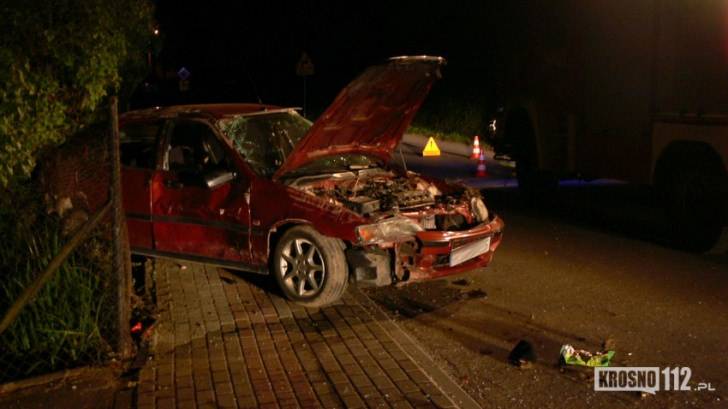 Honda dachowała w Kobylanach, trzy osoby poszkodowane