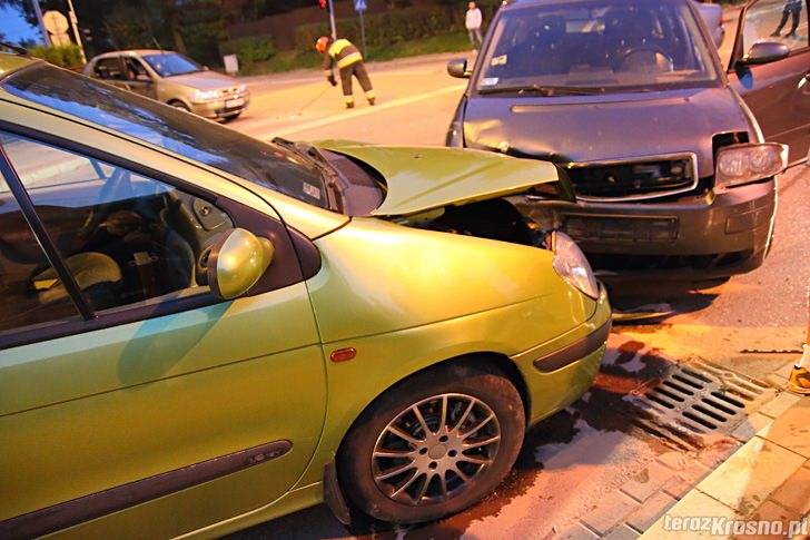 Krosno: Jedna osoba poszkodowana, trzy rozbite samochody