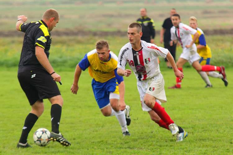 LKS Moderówka - Tęcza Zręcin 0:4 