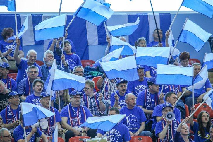 Seniorzy wygrywają w inauguracji ligowej