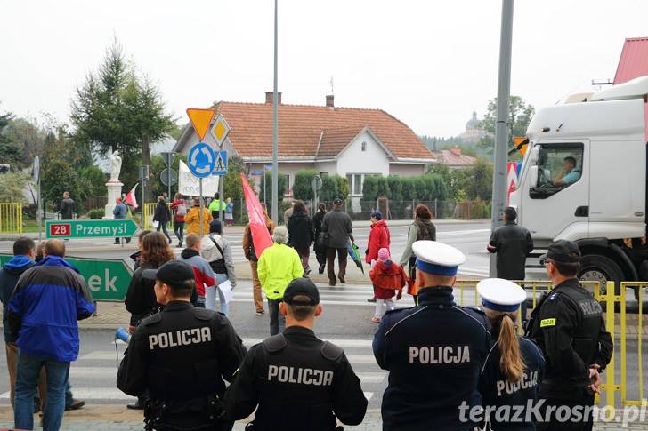 Nie chcą wiatraków, zablokowali rondo