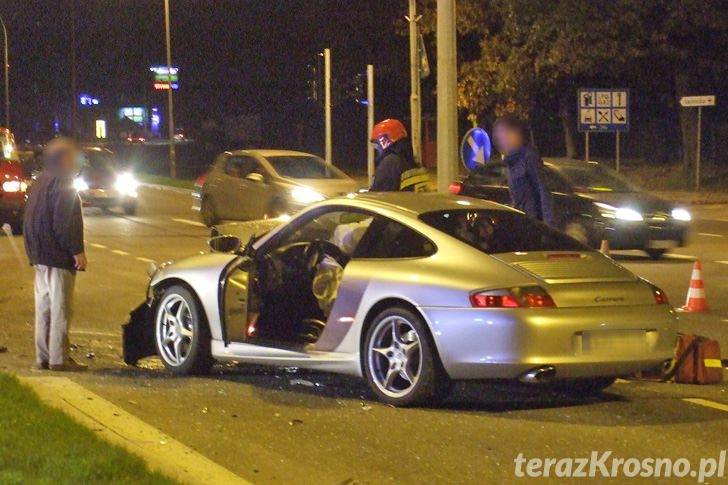 Wypadek w Krośnie, porsche zderzyło się z oplem
