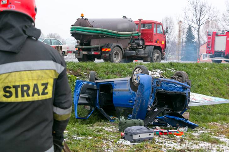 Dachowanie samochodu w Krośnie