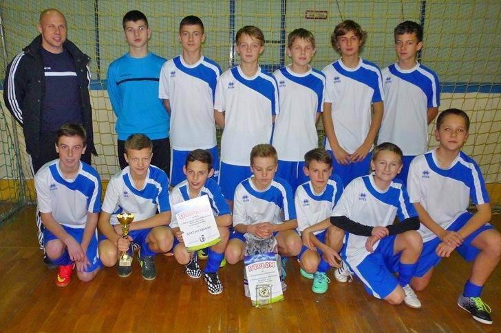 III miejsce Karpat MOSiR Krosno 2001, tytuł najlepszego zawodnika dla Kacpra Cichonia