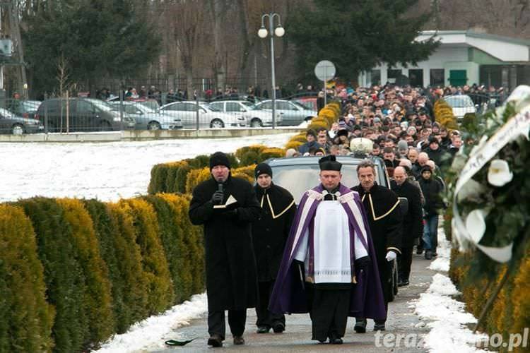 Jedlicze: Pogrzeb zamordowanego 23-latka. Pożegnały go tłumy