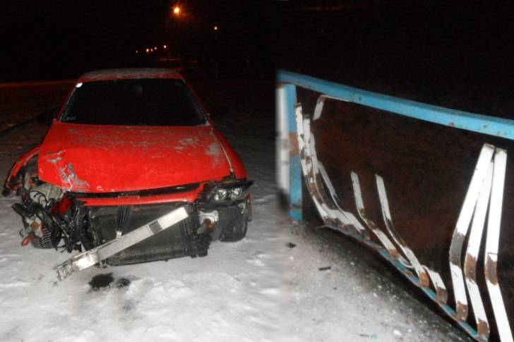 Audi uderzyło w most