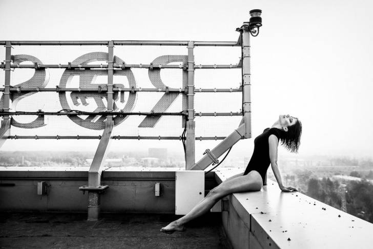 Pracownica Rossmanna z Krosna w firmowym kalendarzu