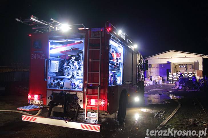 Pożar w niewielkiej hali w Iskrzyni