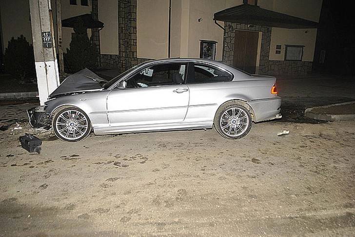Wjechał BMW w słup i uciekł
