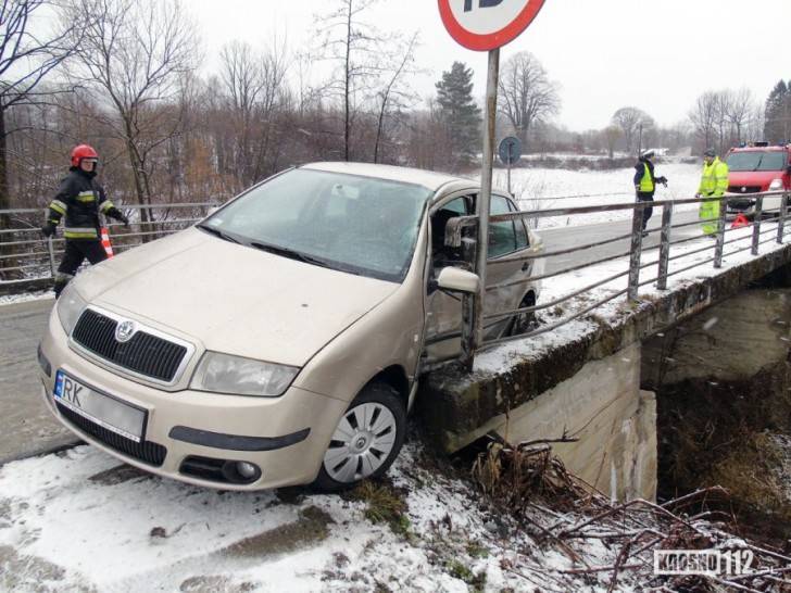 Wjechała w barierki ochronne