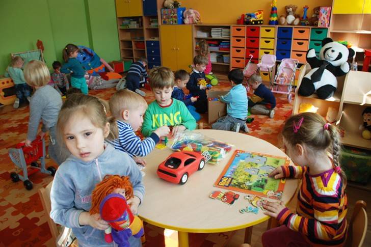 Nowe meble i zabawki w przedszkolach