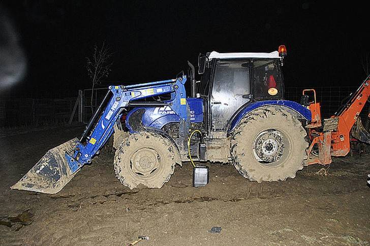 Spuszczali paliwo z ciągnika rolniczego