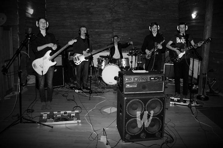 Seria koncertów akustycznych The Friends z okazji 45 rocznicy rozpadu The Beatles