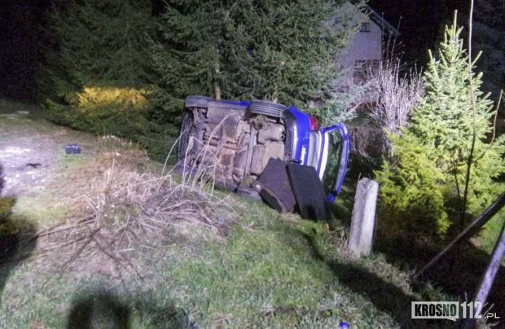 Volkswagen golf dachował w Iwli