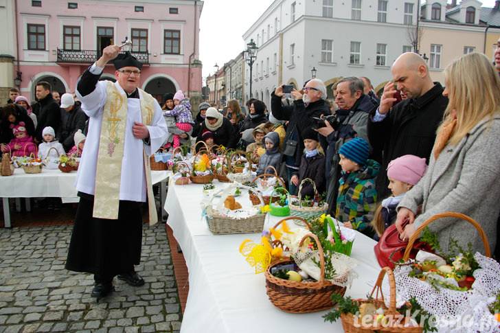 Święcenie pokarmów na krośnieńskiej starówce. To już tradycja