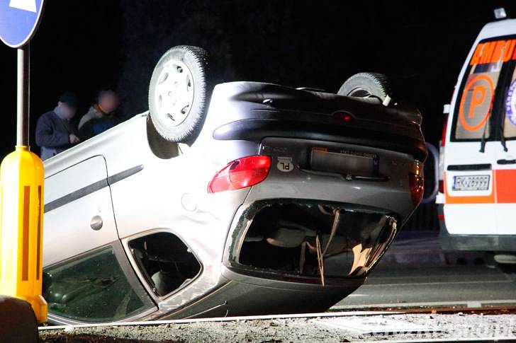 Peugeot dachował na Bema