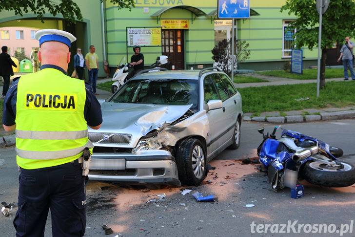 Krosno. Zderzenie samochodu i motocykla