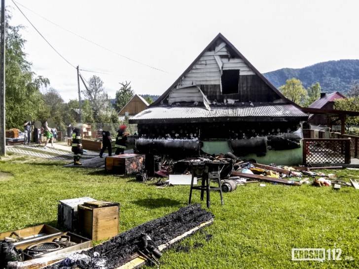 Pożar garażu w Jasionce. Strażacy uratowali dom
