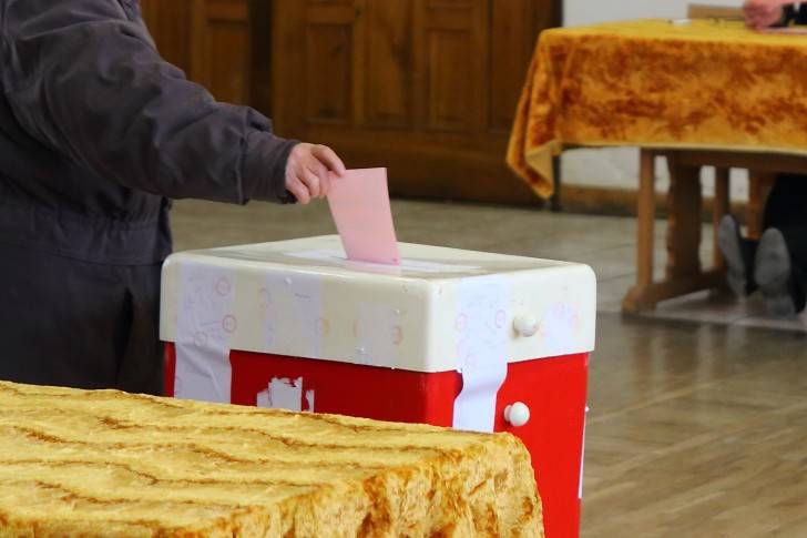 Wybory prezydenckie. Frekwencja z godz. 12:00