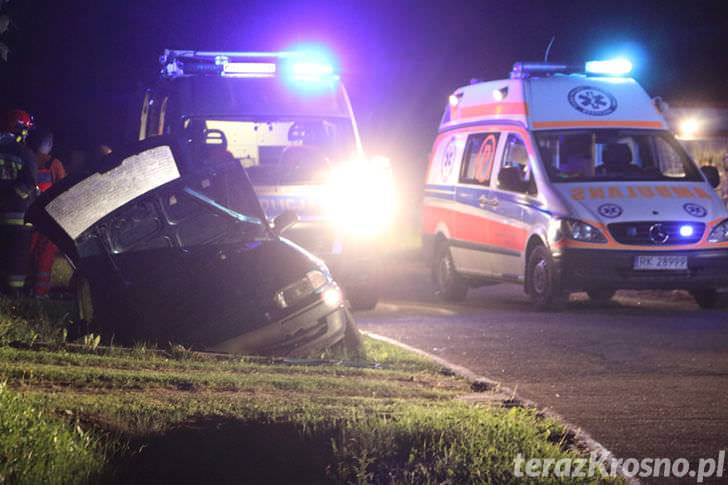 Korczyna: Opel wjechał do rowu