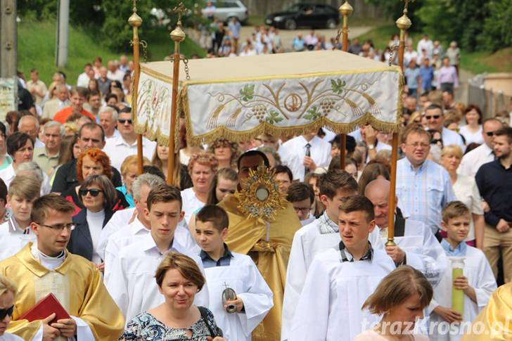 Procesja Bożego Ciała w Zręcinie [WIDEO]