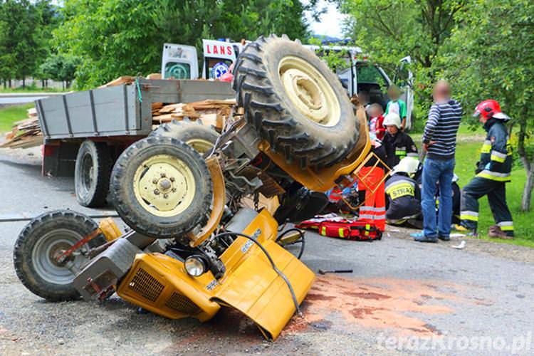 Wypadek w Głojscach. Ciągnik przewrócił się i przygniótł mężczyznę