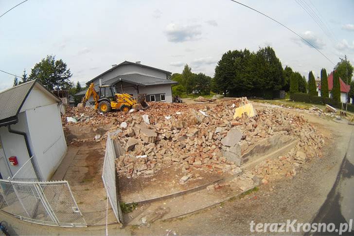 Stary Dom Ludowy w Żeglcach zrównany z ziemią