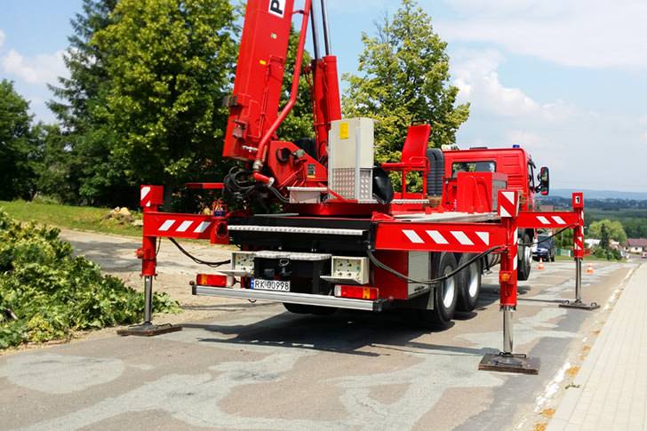 Strażacy usuwali niebezpieczne konary