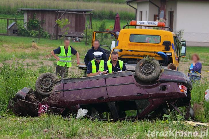 BMW dachowało w Wojaszówce, kierowca z promilami