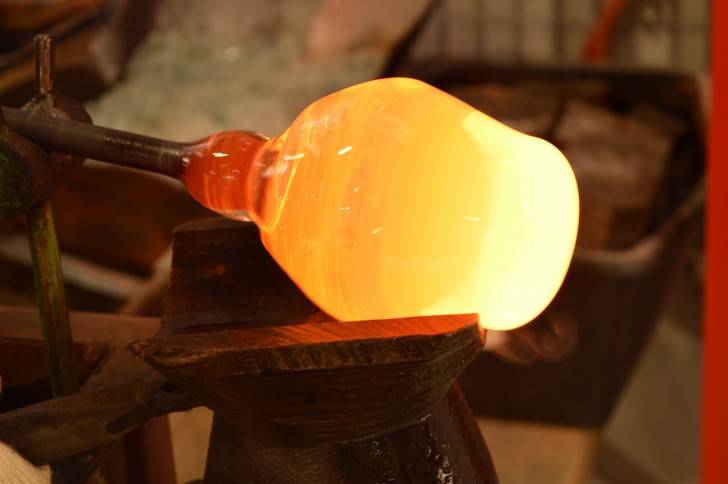 Zachęć swoich bliskich do wizyty w Centrum Dziedzictwa Szkła w wakacje - sam zwiedzaj za darmo