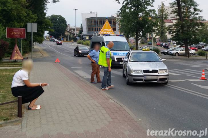 Kobieta potrącona na pasach przez taksówkę