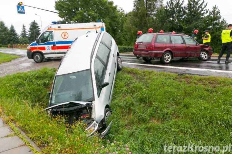 Zderzenie dwóch samochodów w Rogach