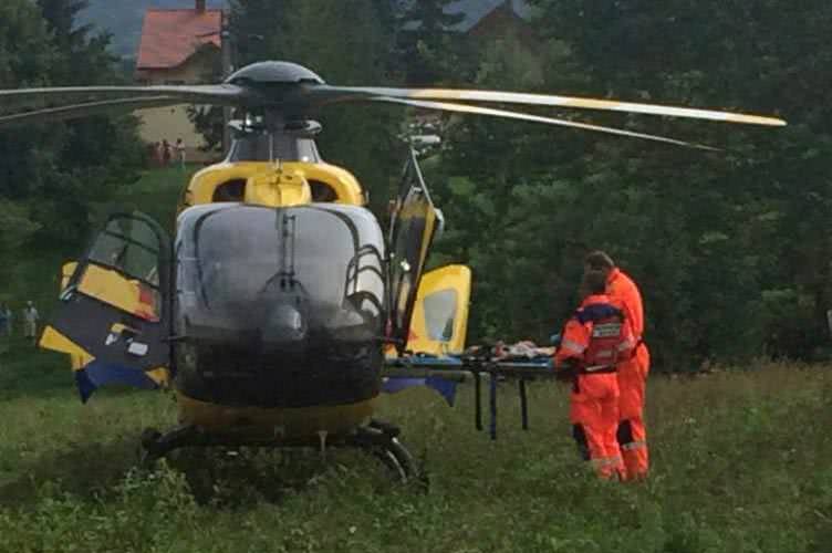 Krasna: Dachował samochód z trzyosobową rodziną