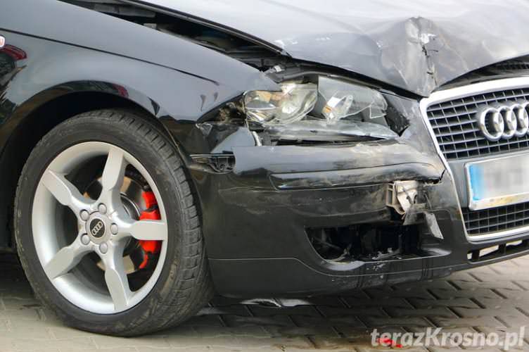 Najechanie na tył. Cztery osoby trafiły do szpitala