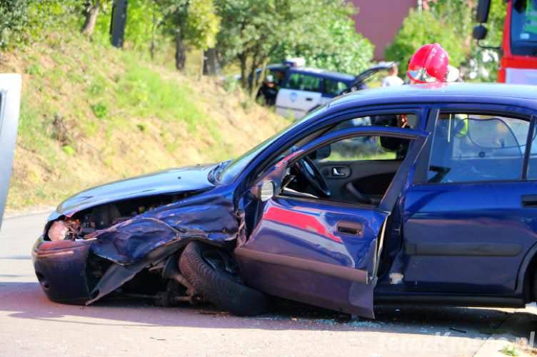 Zderzenie dwóch samochodów w Kopytowej