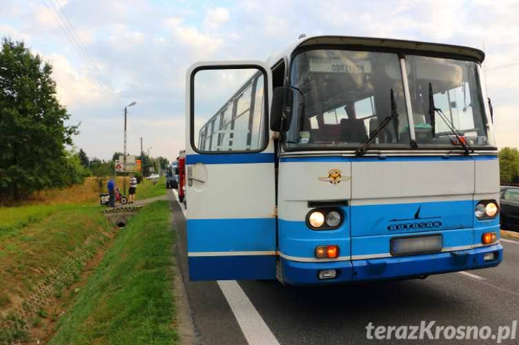 Zderzenie motoroweru z autobusem
