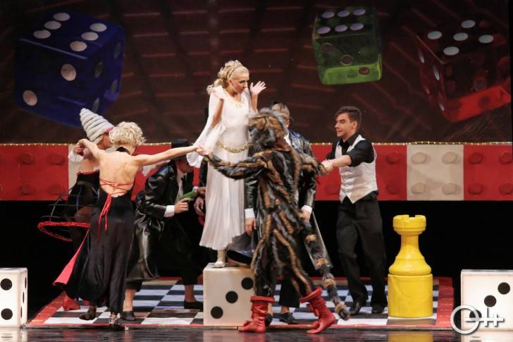 Kot w butach zatańczył na scenie RCKP