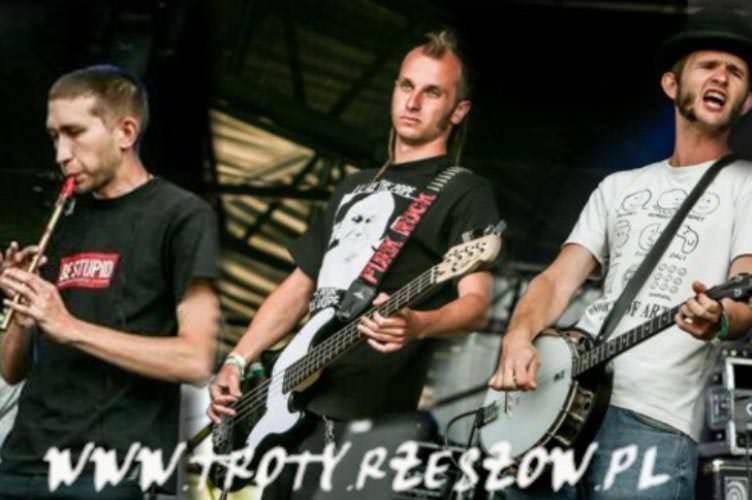 Troty zagrają w Barze Monika