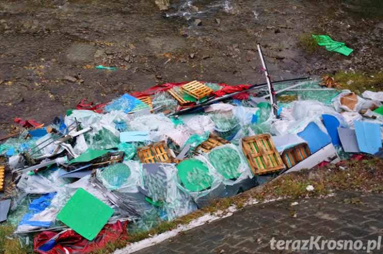 Tir wyciągnięty z Jasiołki