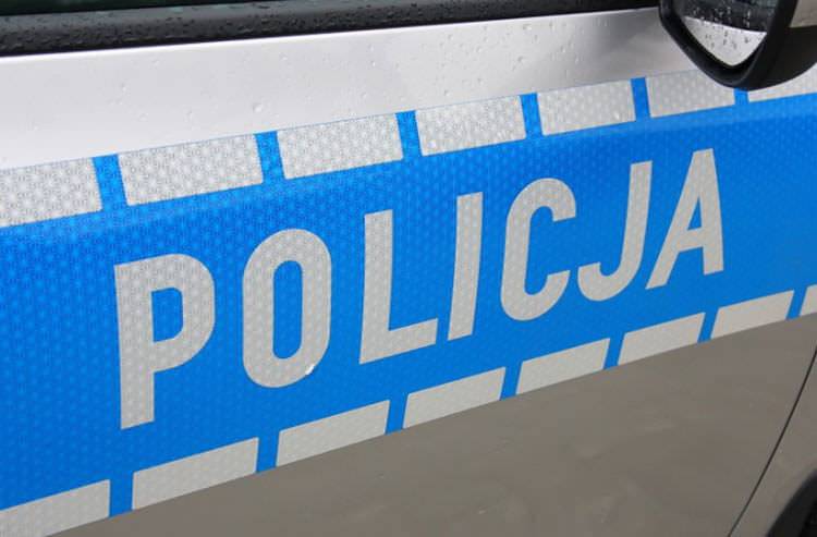 Uszkodził drzwi i okna, zniszczył samochód i zaatakował motorowerzystę