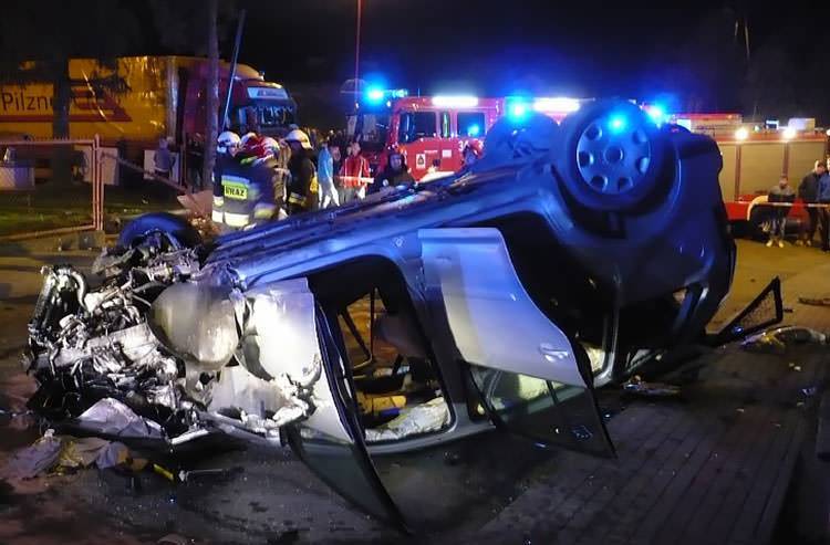 Dachowanie w Kobylanach. To nietrzeźwy 27-latek kierował samochodem