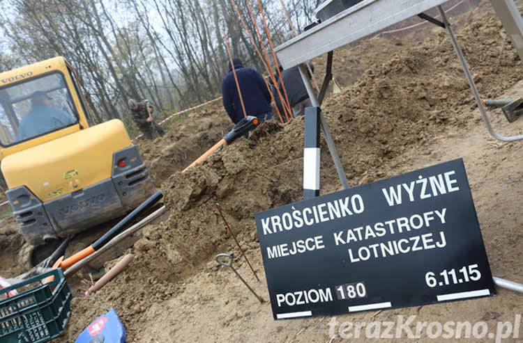 Wydobywanie wraku bombowca. Dzień drugi