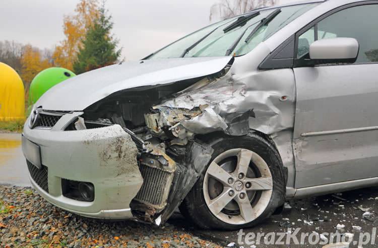 Kolizja w Szczepańcowej. Citroen uderzył w Mazdę