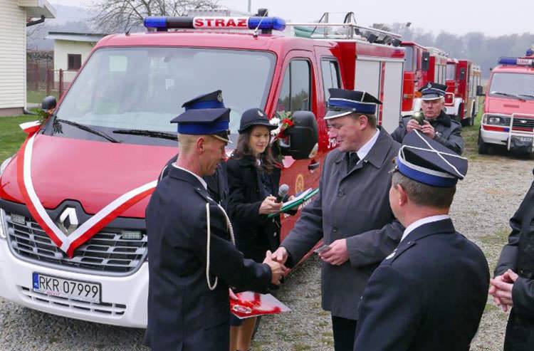 Nowy samochód na 80. urodziny OSP Niżna Łąka 