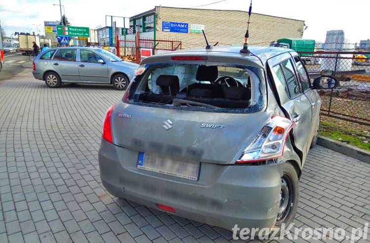 Zderzenie dwóch samochodów i TIR-a na Składowej