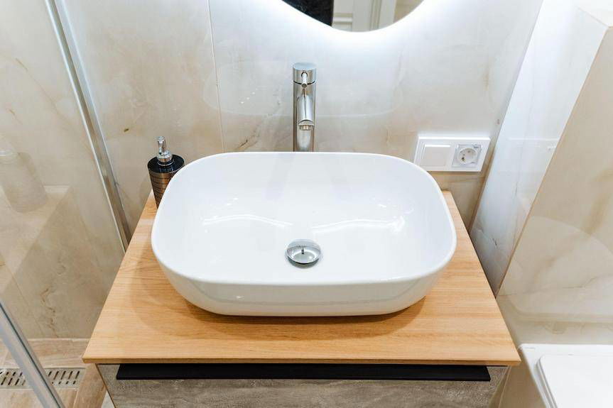 Szafka pod umywalkę - czym kierować się przy wyborze? Praktyczne wskazówki
