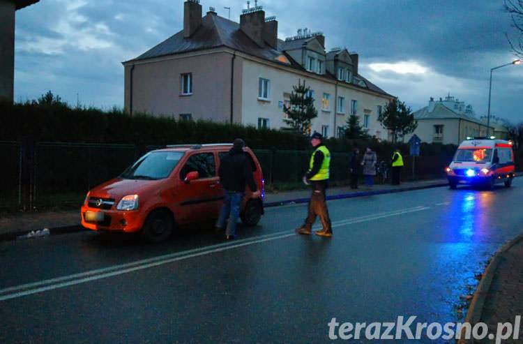 Pijany rowerzysta wjechał w samochód