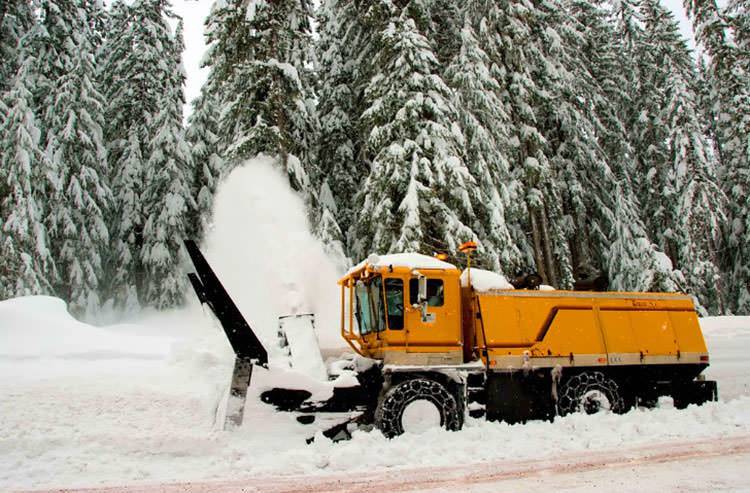 Zimowe utrzymanie dróg. Kto będzie odśnieżał, gdzie zadzwonić